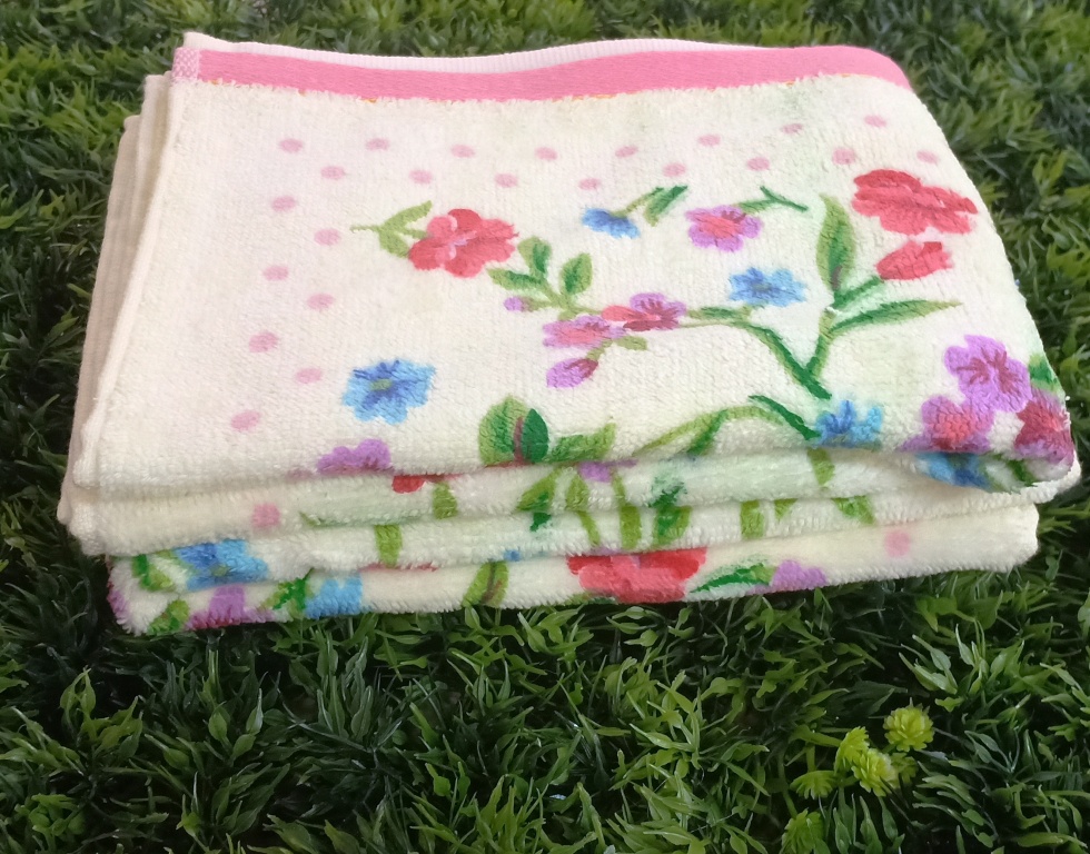 100% Cotton Printed Hand Towel  by Homiekart